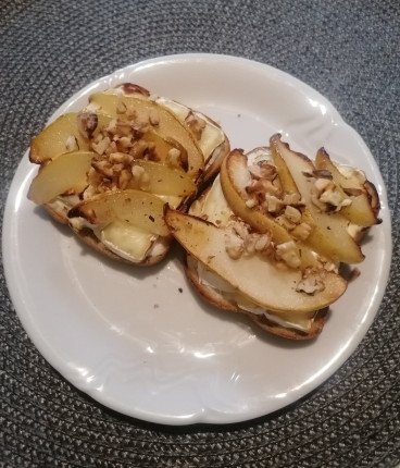 Slatinský s hruškou a camembertom