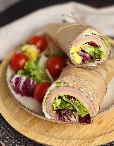 Šunkovo - syrová tortilla s dresingom