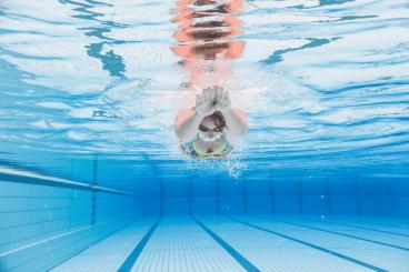Ako pomáha plávanie pri chudnutí? Výhody a tipy | Schudni s DaVe