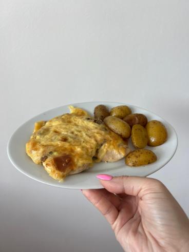 Zapekané mäso so šampiňónmi a syrom