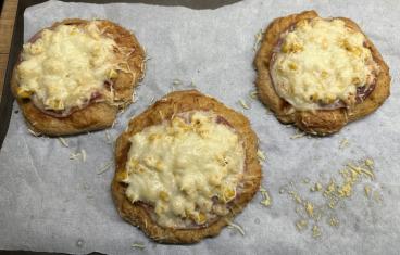 Mini pizza so šunkou a nivou