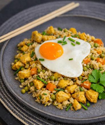 Nasi goreng s mäsom a volským okom