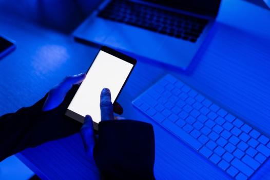 Modré svetlo a chudnutie: ako mobil v spálni sabotuje tvoje hormóny | Schudni s DaVe