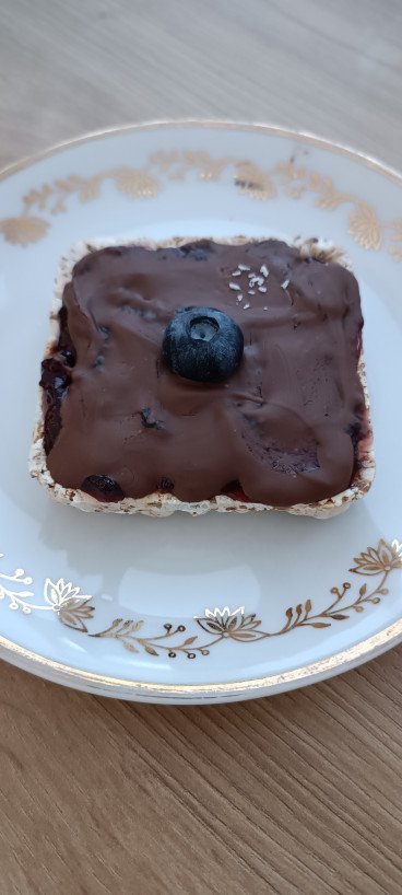 Sladký chlebík s džemom a čoko